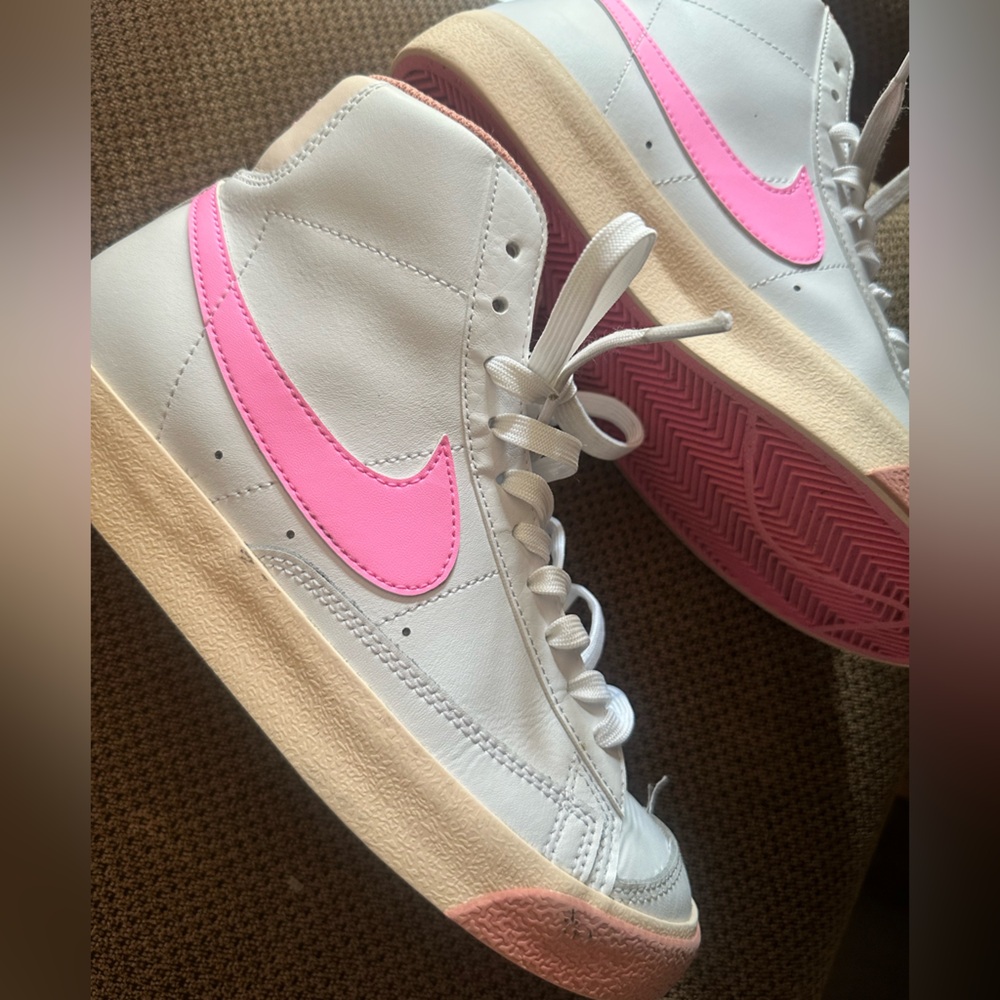 Nike blaze mid ‘’77 fits a size women’s 6.5